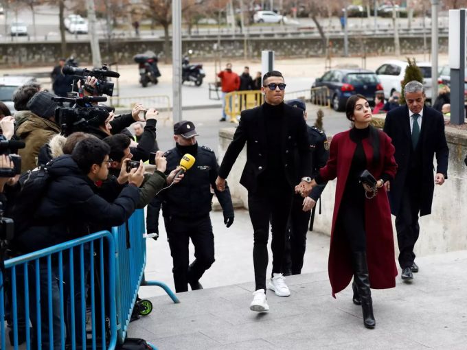 Cristiano Ronaldo auf dem Weg zum Gericht im Februar 2019. Damals musste er sich wegen Steuerhinterziehung vor der Justiz verantworten. Ronaldo