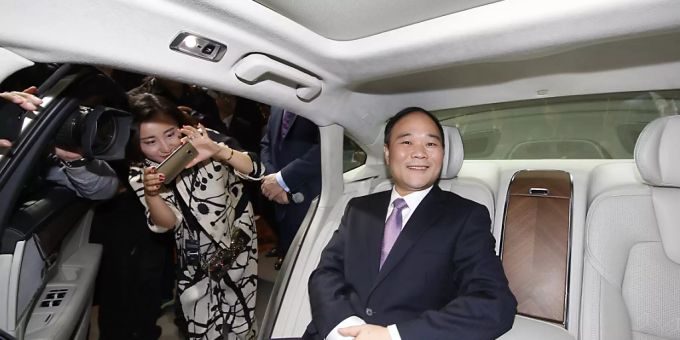 Der Gründer des chinesichen Autobauers Geely, Li Shufu, will die neuste E-Autotechnologie seines Konzerns auch anderen Herstellern zugänglich machen.(Archivbild) Der Gründer des chinesichen Autobauers Geely, Li Shufu, will die neuste E-Autotechnologie seines Konzerns auch anderen Herstellern zugänglich machen.(Archivbild)