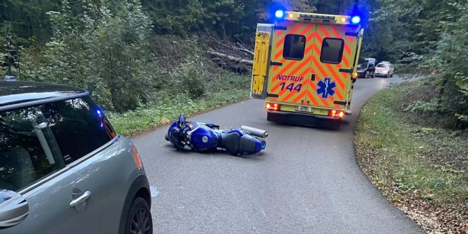 Motorrad kollidiert nach Sturz mit Personenwagen