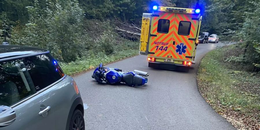 Motorrad kollidiert nach Sturz mit Personenwagen