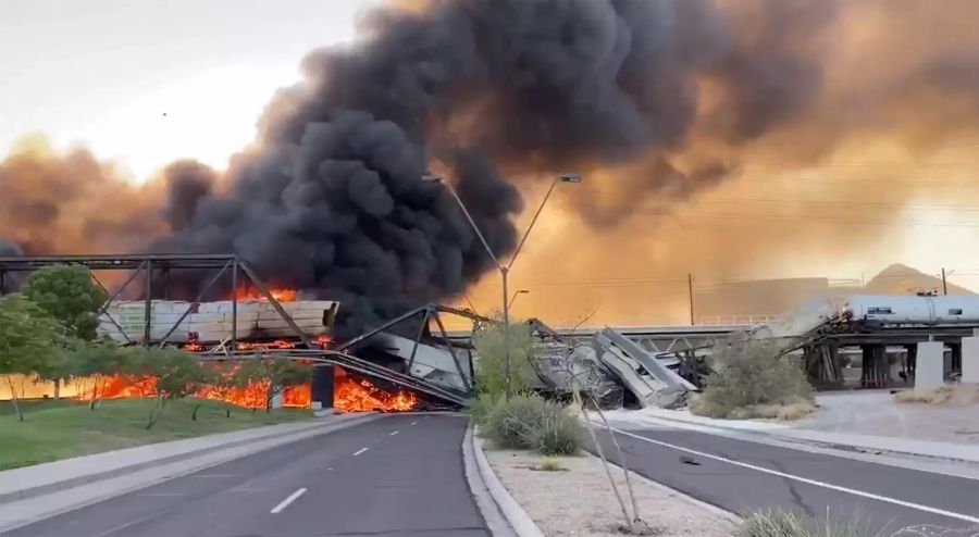 Grossbrand nach Zugentgleisung