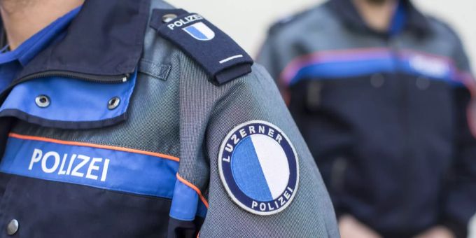 Stadt Luzern: Unfall mit Roller und Auto. Stadt Luzern: Unfall mit Roller und Auto