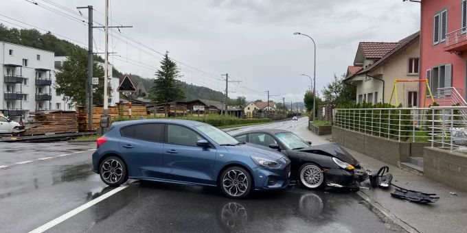 Unterkulm/Oberwil-Lieli AG: Kollisionen wegen Vortrittsmissachtungen. Unterkulm Oberwil-Lieli Kollisionen Vortrittsmissachtungen