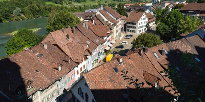 Die mittelalterliche Altstadt an der Aare bei Aarburg. Aarburg