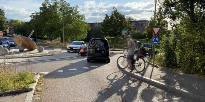 Kollision zwischen Personenwagen und Fahrrad