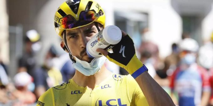 Julian Alaphilippe hatte auf der 5. Etappe innerhalb der letzten 20 Kilometer eine Trinkflasche angenommen. Foto: Pool/BELGA/dpa Julian Alaphilippe hatte auf der 5. Etappe innerhalb der letzten 20 Kilometer eine Trinkflasche angenommen. Foto: Pool/BELGA/dpa