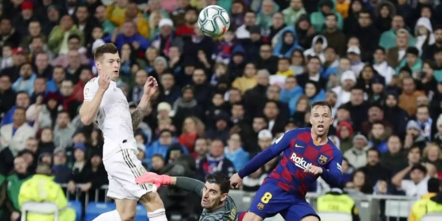 Der FC Barcelona und Real Madrid treffen am 25. Oktober aufeinander. Foto: Manu Fernandez/AP/dpa
