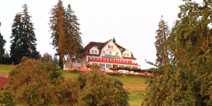 Das Kurhaus Feusisgarten muss geschützt werden, findet die Schwyer Kantonale Denkmalpflege. Kurhaus
