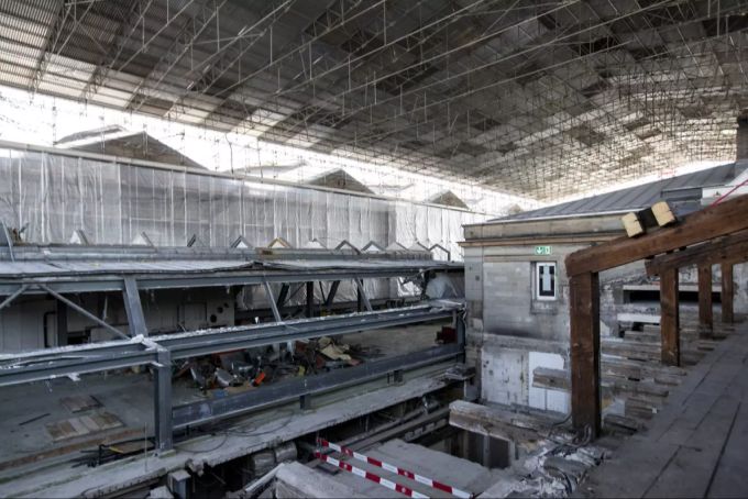 Hier entsteht das neue Obergeschoss. Oben zu sehen ist das Notdach. Südtrakt sbb hb zürich
