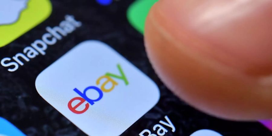 Ebay hat aufgrund der boomenden Online-Geschäfte während der Coronavirus-Beschränkungen sowohl den Umsatz, als auch den Gewinn im abgelaufenen Geschäftsquartal gesteigert. (Archivbild)