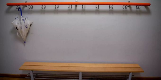 Garderobe (Symbolbild). Garderobe (Symbolbild).