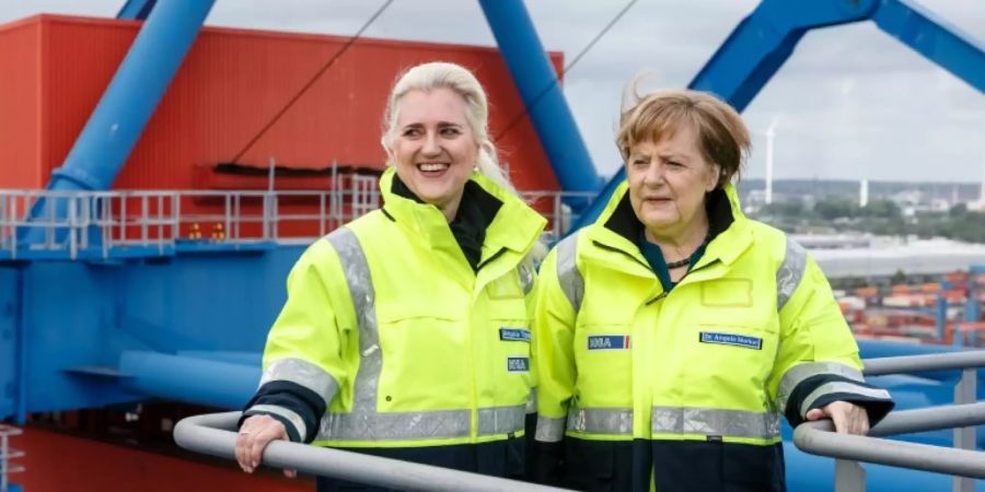Hafen-Chefin Titzrath im Mai mit Kanzlerin Merkel