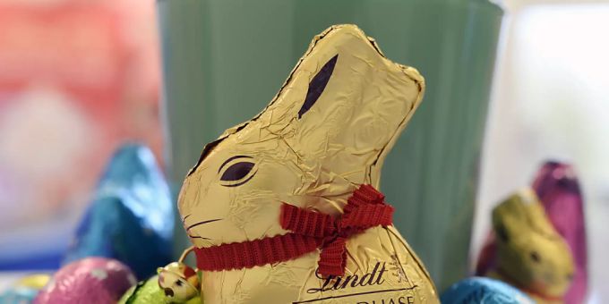 Der legendäre Schokoladenhase von Lindt & Sprüngli kann seine goldene Verpackung nicht ganz alleine für sich beanspruchen. Confiserie