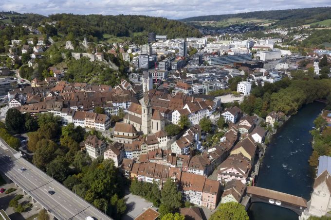 Womöglich wird die Hochbrücke in Baden wegen der Limmattalbahn für Autos und Motorräder gesperrt werden. Limmattalbahn Baden