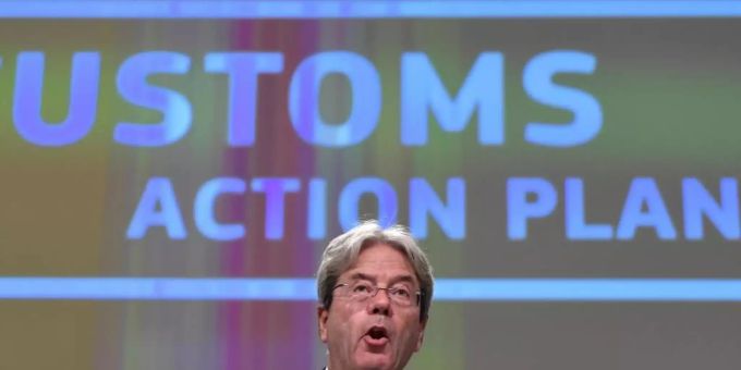 Wirtschaftskommissar Paolo Gentiloni will die Zollbehörden in den nächsten Jahren mit knapp zwei Milliarden Euro bei der Anschaffung moderner Technik unterstützen. Foto: John Thys/AFP Pool/dpa Wirtschaftskommissar Paolo Gentiloni will die Zollbehörden in den nächsten Jahren mit knapp zwei Milliarden Euro bei der Anschaffung moderner Technik unterstützen. Foto: John Thys/AFP Pool/dpa