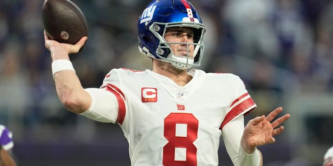 Die New York Giants und Quarterback Daniel Jones haben ihre Zusammenarbeit um vier Jahre verlängert. Die New York Giants und Quarterback Daniel Jones haben ihre Zusammenarbeit um vier Jahre verlängert.