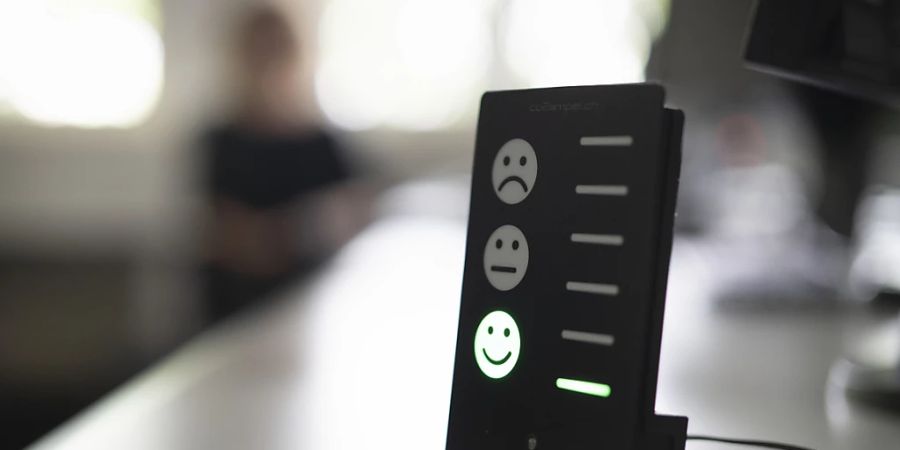 Über die Hälfte der Schweizerinnen und Schweizer blicken zufrieden aufs vergangene Jahr: Laut einer Studie des Forschungsinstituts Link beurteilten 59 Prozent das persönliche Jahr 2022 als eher gut oder sehr gut. (Symbolbild)