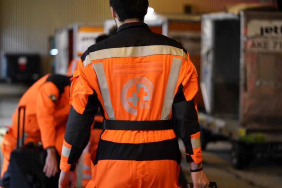 Rettungskräfte von Redog am Zürcher Flughafen.