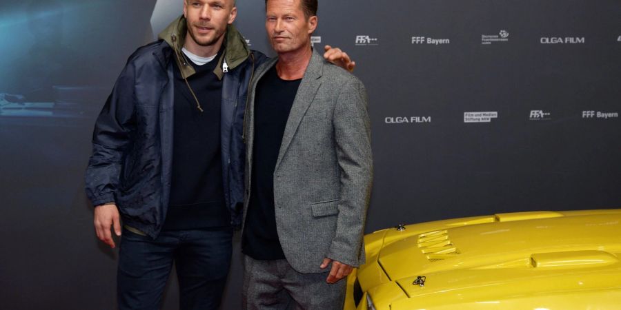 Der ehemalige Fussballer Lukas Podolski (l) und Til Schweiger (r) bei der Premiere des Films «Manta Manta – Zwoter Teil».