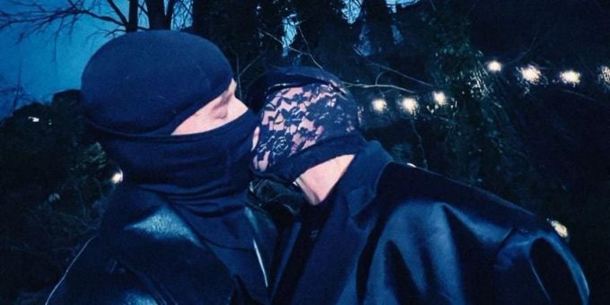 Maske runter! - Hier knutscht Madonna (64) mit ihrem neuen Freund (29)