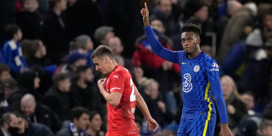 Chelseas Callum Hudson-Odoi (r) nach einem Treffer gegen den FC Chesterfield.