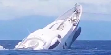 Sinkende Yacht
