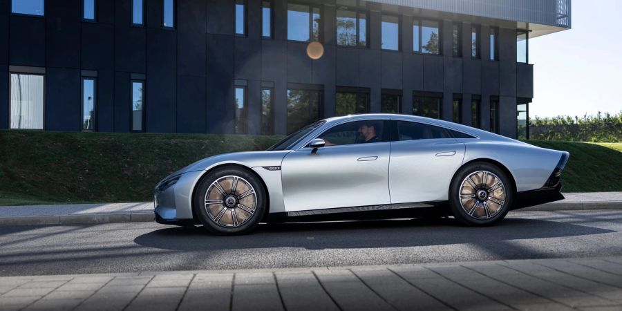 Knapp 1000 Kilometer Reichweite: Mercedes Vision EQXX macht vor, wie weit ein Stromer ohne Ladestopp kommen kann.