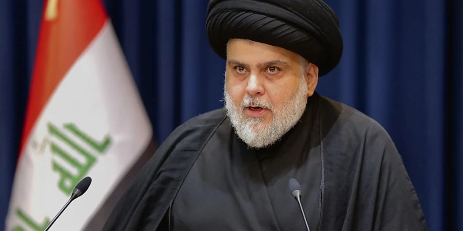 Seit Monaten gibt es im Irak einen Machtkampf. Nun ersuchten Unterstützer des schiitischen Geistlichen Muktada al-Sadr den Bundesgerichtshof, um eine Auflösung des Parlaments durchzusetzen. Foto: Anmar Khalil/AP/dpa