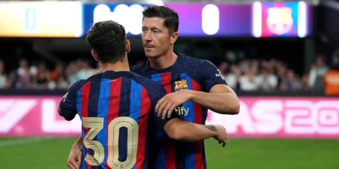 Ungewohnter Anblick: Robert Lewandowski im Trikot des FC Barcelona. Robert Lewandowski FC Barcelona
