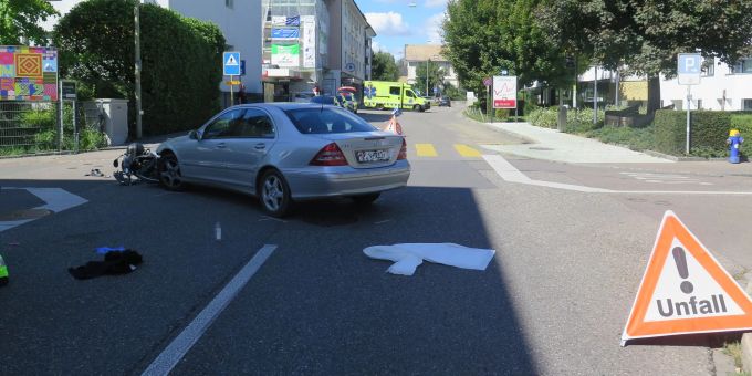 Bei der Kollision wurde der 19-jährige Motorradlenker verletzt.