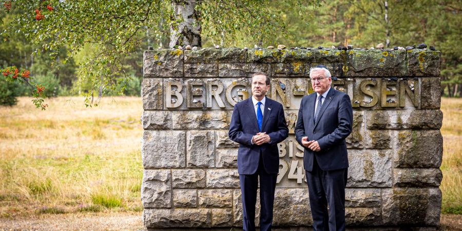 Im April 1945 befreiten britische Truppen das Konzentrationslager Bergen-Belsen, in dem über 52.000 Menschen starben.