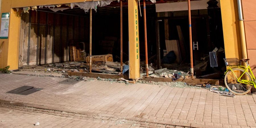 Zerstörte Fensterscheiben nach der Explosion.