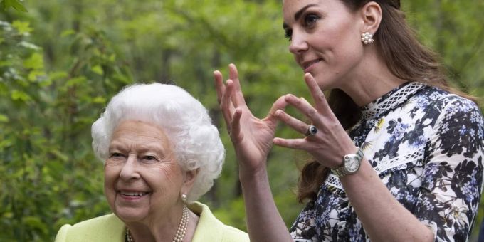 Queen Elizabeth II. (l.) und Herzogin Kate im Mai 2019. Queen Elizabeth II. (l.) und Herzogin Kate im Mai 2019.