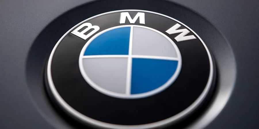 Der Autobauer BMW bestätigt seine Jahresprognose für den Absatz, obwohl hohe Inflationsraten und steigende Zinssätze das Konsumverhalten in den kommenden Monaten belasten dürften.
