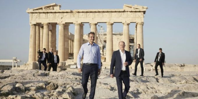 Mitsotakis (l) und Scholz an der Akropolis Mitsotakis (l) und Scholz an der Akropolis