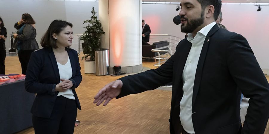 Co-Präsidentin Mattea Meyer und Co-Präsident Cédric Wermuth wurden vom SP-Parteitag in Basel wiedergewählt.