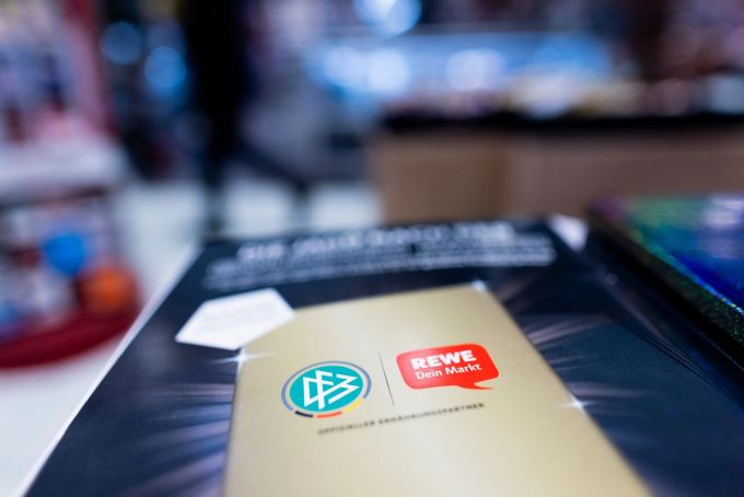 Rewe stellt die Zusammenarbeit mit dem DFB noch vor dem deutschen Start in die WM 2022 ein. Rewe DFB WM 2022