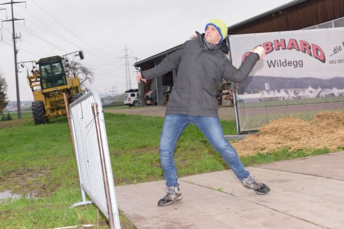 Roland sucht noch nach der besten Technik.