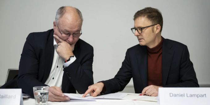 SGB-Präsident Pierre Yves Maillard (links) berät sich mit Chefökonom Daniel Lampart. sgb