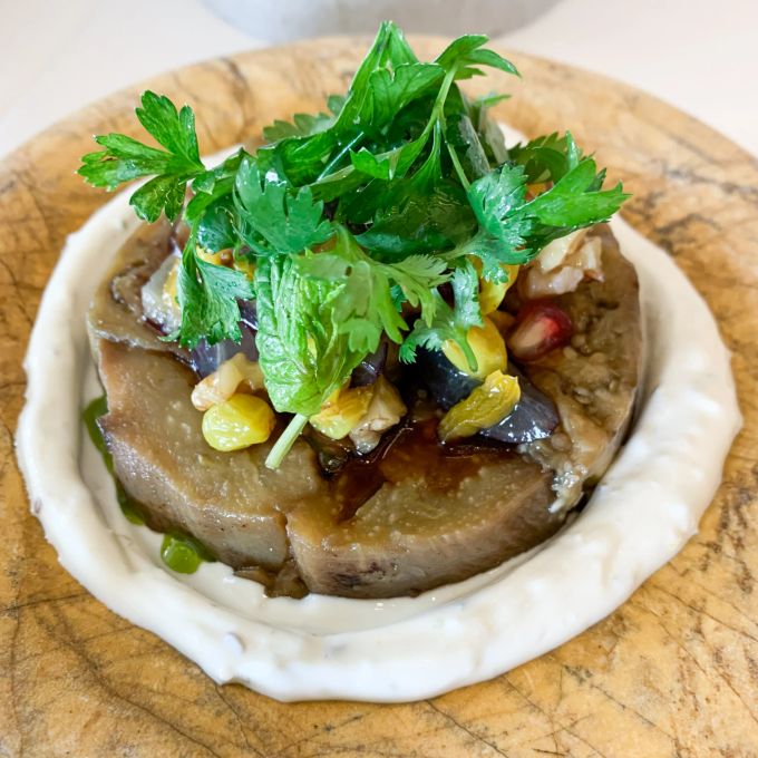 Die Auberginen-Törtchen im «Jiwan» werden durch die Arganöl-Marinade zum Geschmackserlebnis. Aubergine Koriander Törtchen Kräuter