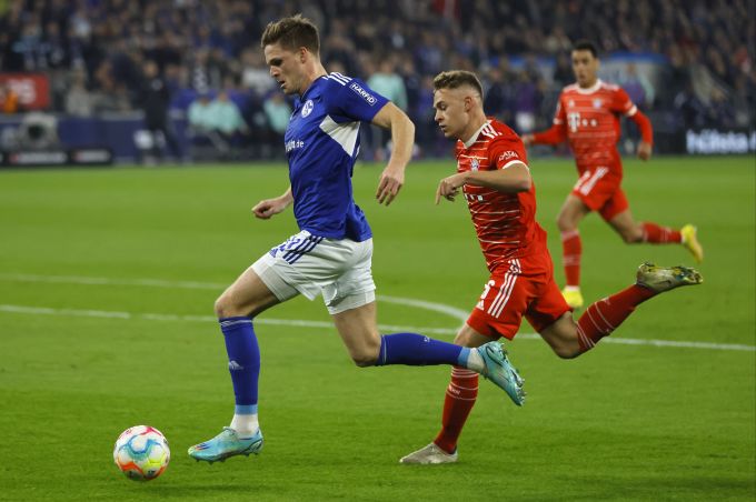 Schalke 04 kommt zuhause gegen Bayern München nur selten zu Chancen. Bayern München Schalke 04