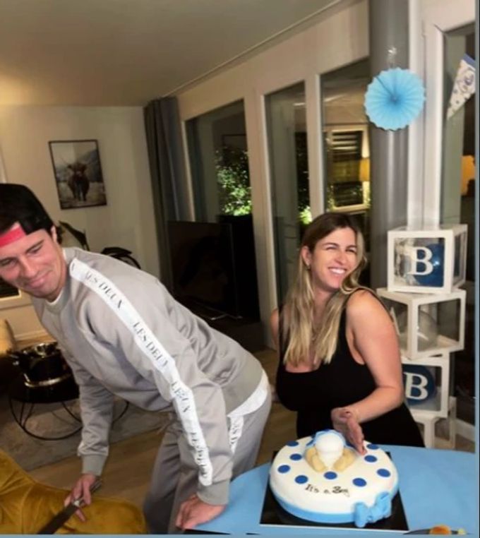 Vujo und seine schwangere Liebste feiern Babyshower. vujo gavric
