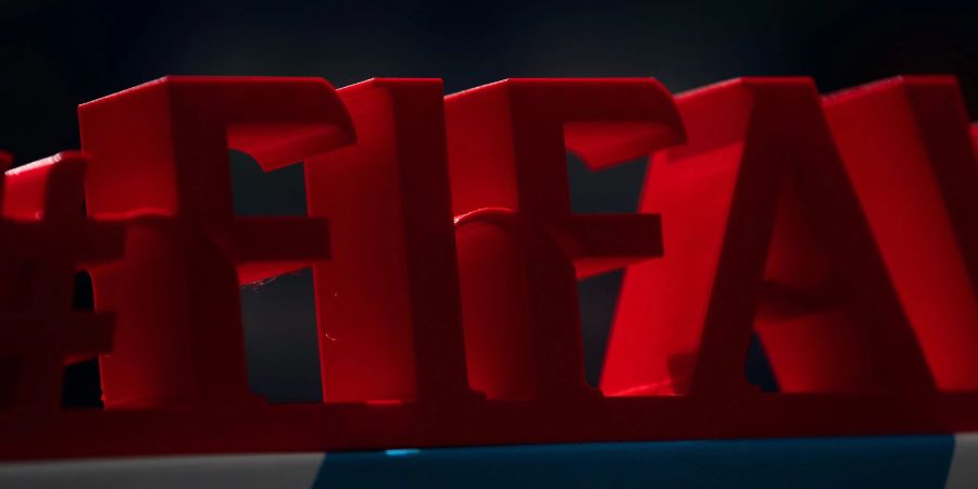 Die FIFA nahm mit Verträgen zur WM in Katar einem Bericht zufolge rund 7,25 Milliarden Euro ein.