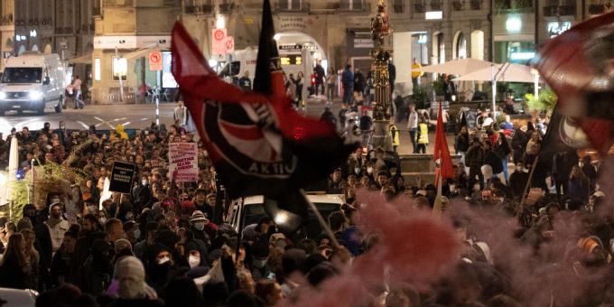 In Bern - Gut 1000 Personen beteiligen sich an Antifa-Spaziergang