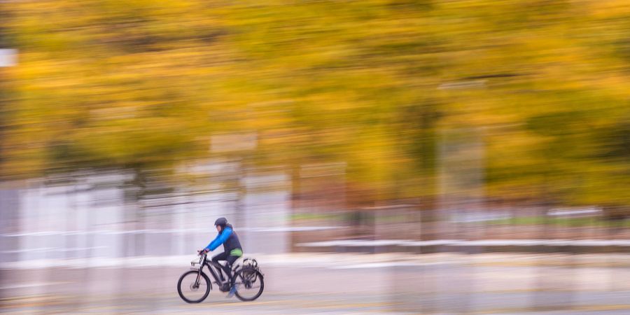 Velo Velofahrer Herbst Strasse