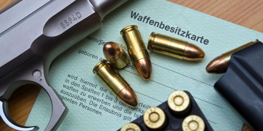 Wer im alkoholisierten Zustand seine Waffe gebraucht, gilt als nicht zuverlässig genug - und kann die Waffenerlaubnis verlieren. Das urteilte das Verwaltungsgericht Trier.