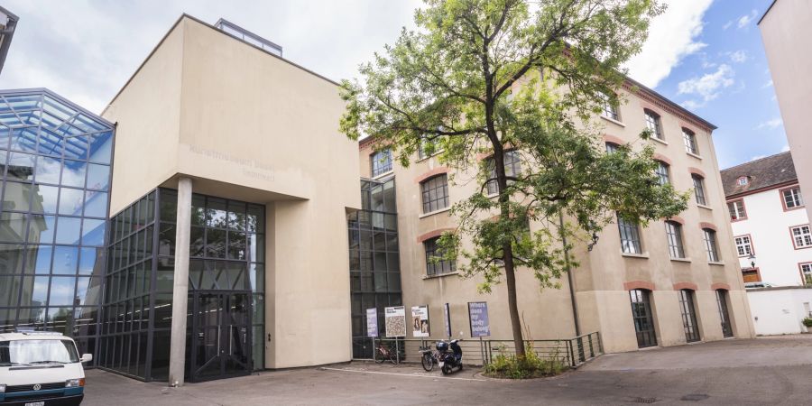 Das Kunstmuseum Basel, das ganz der zeitgenössischen Kunst gewidmet ist, liegt idyllisch am Grossbasler Rheinufer im St. Alban Quartier.