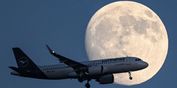 Der Begriff «Supermond» ist in der Astronomie eigentlich keine offizielle Bezeichnung. Es handelt sich dabei vielmehr um ein Phänomen, das sich auf den geringsten Abstand des Mondes zur Erde während seiner vollen Phase bezieht. Supermond