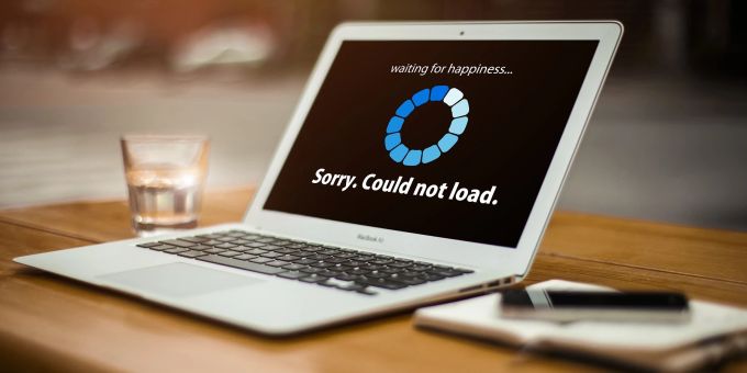 Zufriedenheit im Job ist oft eine Frage der inneren Einstellung: zum Leben. Laptop Happiness Smartphone Wasserglas Agenda