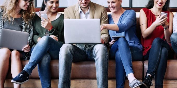 Die Erwachsenenbildung soll laut der Skos gefördert werden. Skos